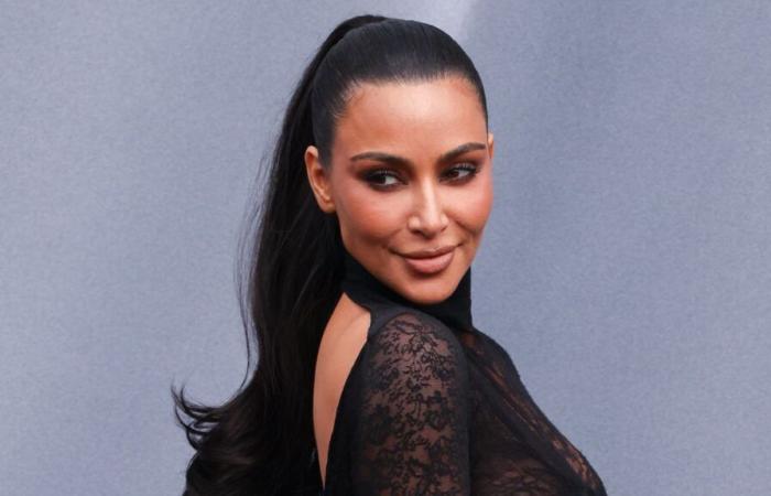 Kanye West attacca gli affari di Kim Kardashian riproducendo uno dei marchi del suo brand