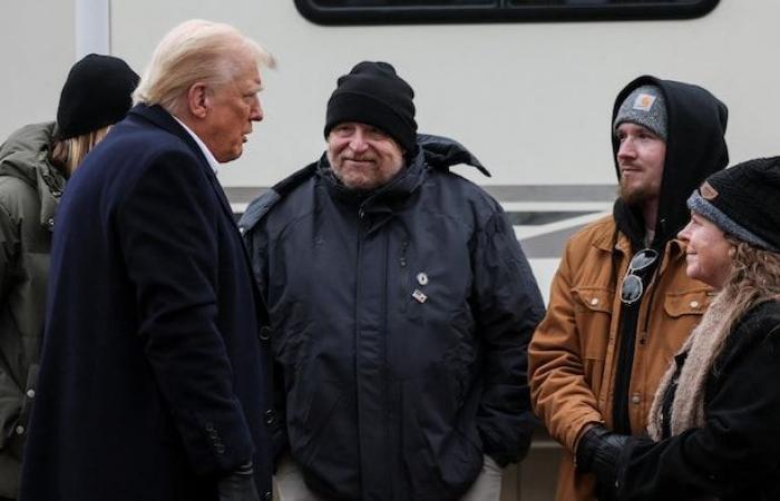 Trump visita la Carolina del Nord prima di dirigersi a Los Angeles