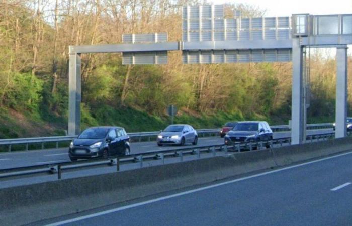 I radar di carpooling hanno iniziato a lampeggiare in autostrada per le vacanze