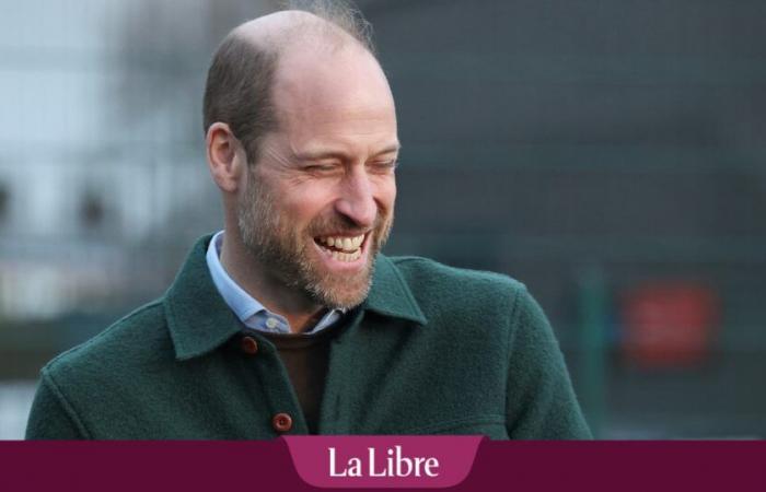 Il principe William visto a bordo di un treno diretto a Liverpool: ‘Ama sorprendere le persone’