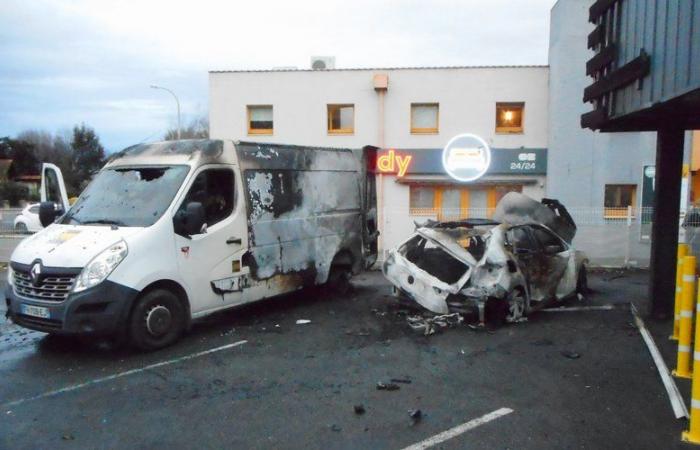 Un veicolo esplode dopo un inseguimento sulla tangenziale di Tarbes, gli occupanti ricercati dalla polizia