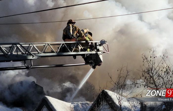 Un grande incendio si infuria in lac-beauport