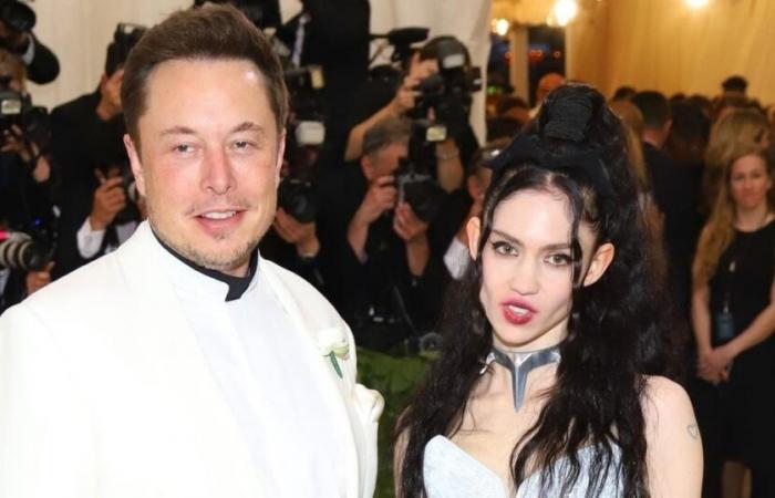 Chi è Grimes, l’ex di Elon Musk che lo attacca a capo dopo il suo controverso gesto?