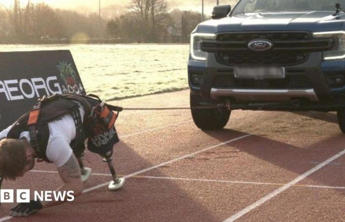 L’ex marine Mark Ormrod, amputato, spera in un record nel trasporto di camion