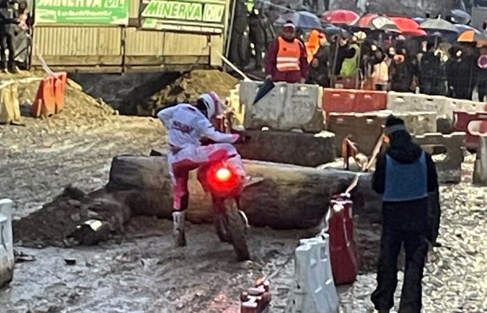 Fatto del giorno Alestem, un primo giorno inondato, con acqua e persone