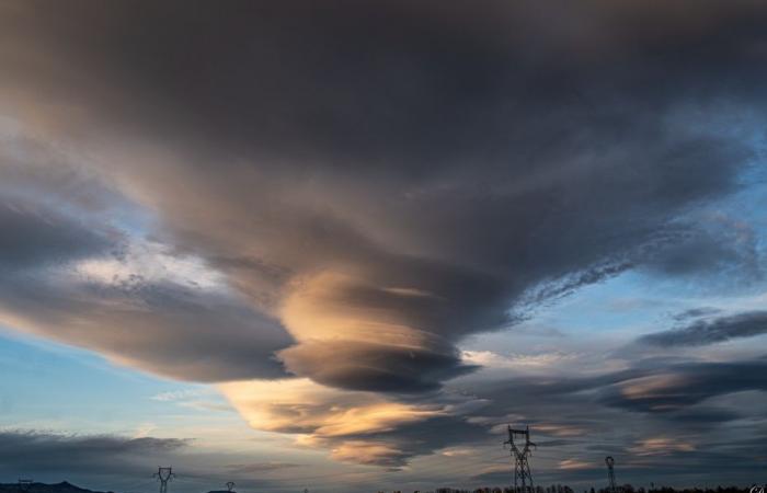 “Ho pensato che fosse un tornado”, un fotografo dilettante immortala le nuvole lenticolari