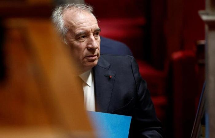 Bayrou avvia i negoziati finali per evitare la censura