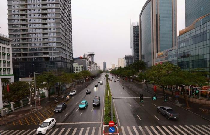 Pioggia e clima freddo vuoto le strade di Hanoi davanti a Tet