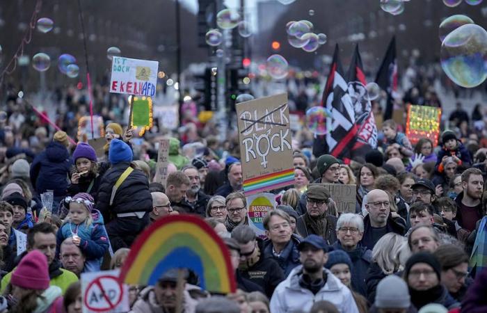 Proteste contro l’estrema destra in tutta la Germania