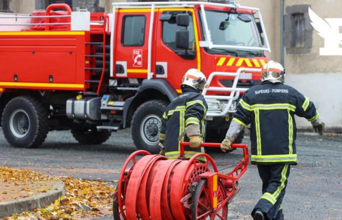 Le immagini del violento incendio che ha devastato questa notte il municipio del 12° arrondissement