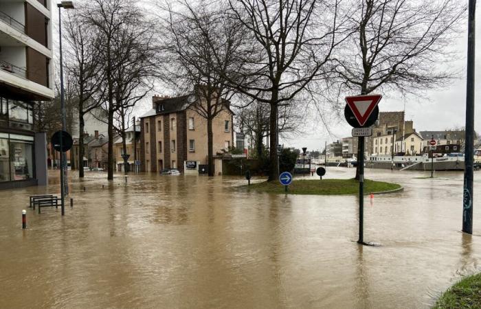 case evacuate e un’unità di crisi creata dalla città