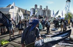 Migliaia di oppositori manifestano contro un progetto a Puy-de-Dôme