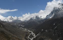 Un alpinista francese è morto mentre scalava la vetta del monte Makalu, in Nepal