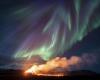 Immagini eccezionali dell’aurora boreale sopra un vulcano islandese