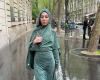 L’influencer marocchina che indossa l’hijab viene sputata a Parigi