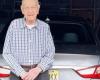A 110 anni trasuda buona salute e guida ancora la sua macchina