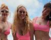 Questa foto delle tre figlie di Bruce Willis posa in costume da bagno rosa