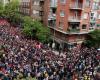 Spagna: migliaia di persone si sono radunate per chiedere a Sanchez di non dimettersi (foto)