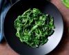Crudi o cotti, qual è il modo migliore per mangiare gli spinaci?