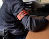 Un gioielliere viene derubato di 300mila euro in oro da finti agenti di polizia: “Portavano dei bracciali”
