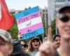 Una manifestazione contro la transfobia organizzata a Parigi prima di una conferenza controversa