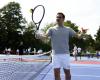 Cosa farà Roger Federer sui campi da tennis della città dei 4.000 di La Courneuve?