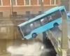 Video. L’autobus trasportava 20 passeggeri quando è precipitato in acqua: le terribili immagini dell’incidente di San Pietroburgo
