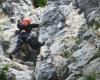 Incidente mortale in arrampicata: mentre arrampica, uno scalatore di 45 anni riceve un masso di oltre 50 kg