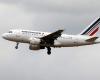 “Pensavo che l’aereo stesse per esplodere”: i passeggeri di un volo Los Angeles-Parigi sono sbarcati dopo un “odore di caldo”