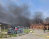 Nuvola nera sopra Feuquières-en-Vimeu: la fabbrica Auer vittima di un incendio