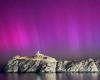 Impressionante aurora boreale catturata in Francia, dalla Corsica alla Bretagna