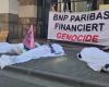 A Lovanio, attivisti manifestano davanti a un’agenzia BNP Paribas: denunciano le pratiche della banca che finanzierebbe un “ecocidio”