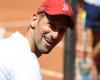 Roma: Djokovic indossa… il casco per evitare incidenti!