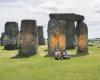 Due ambientalisti arrestati dopo aver spruzzato vernice sui monoliti di Stonehenge nel Regno Unito