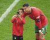 Cristiano Ronaldo è “fortunato” a non farsi male dopo essere stato affrontato dai cercatori di selfie, dice l’allenatore
