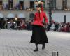 Deva Cassel accende la sfilata di Vogue World: Parigi in un outfit Dior che rende omaggio alla Francia