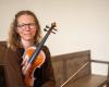 la violoncellista Dawn Constantini si esibirà in solista, domenica 30 giugno