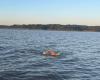 Un uomo di 57 anni nuota per quasi 14 miglia attraverso il lago Kansas