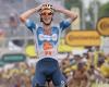 Tour de France 2024: il francese Romain Bardet vince la prima tappa e indossa la maglia gialla