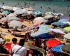 Tangeri: dichiarata guerra ai noleggiatori di ombrelloni