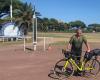 Viaggia attraverso la Francia in bicicletta per sensibilizzare sulla difficile situazione dei cavalli