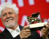 Almodovar,
      Leone
      d'Oro
      a
      Venezia
      per
      il
      suo
      primo
      film
      americano,
      difende
      il
      suicidio
      assistito