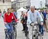 padre e figlia in bicicletta