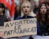 Manifestazioni in Francia per difendere il diritto all’aborto