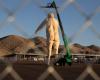 una statua di Trump nudo di 13 metri installata a Las Vegas