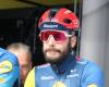 Ciclismo. Julien Bernard (Lidl-Trek) in attacco poi a terra