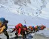 I corpi congelati di cinque alpinisti russi recuperati dai servizi di emergenza