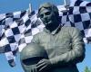 La statua di Gilles Villeneuve rubata all'esterno del museo in suo onore