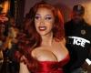 Cardi B lascia il segno ad Halloween 2024 con il costume da Jessica Rabbit: guarda il look sexy!