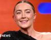 Saoirse Ronan afferma che la reazione alla clip virale sulla sicurezza delle donne di Graham Norton è “selvaggia”